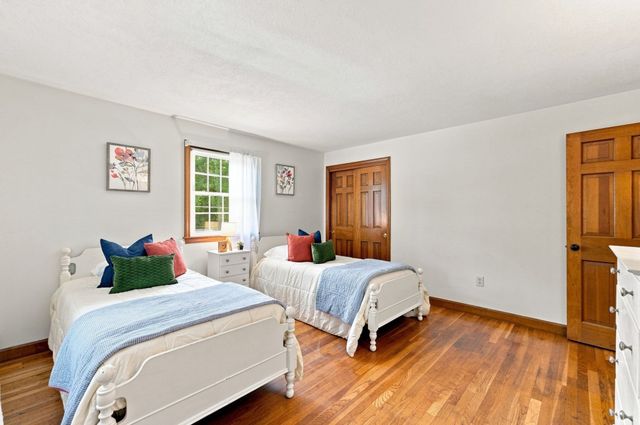 5 Regis Rd, Andover, MA 01810