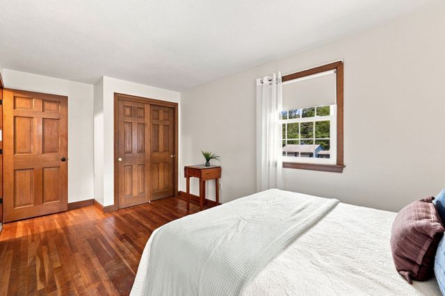 5 Regis Rd, Andover, MA 01810