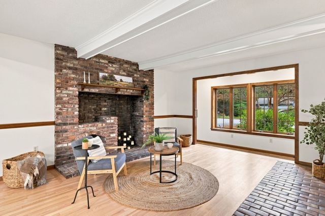 5 Regis Rd, Andover, MA 01810