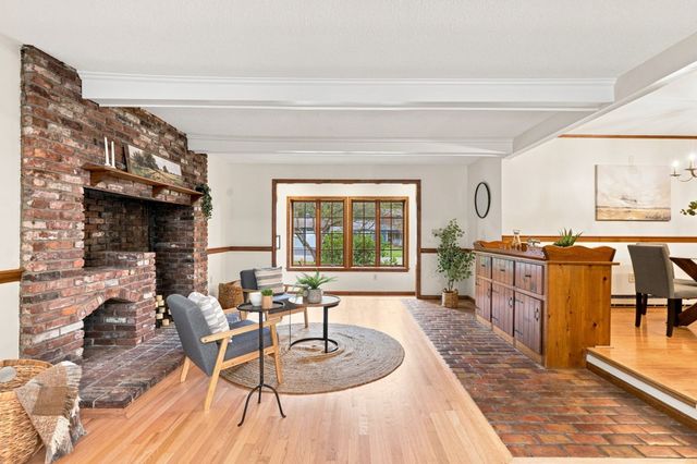 5 Regis Rd, Andover, MA 01810