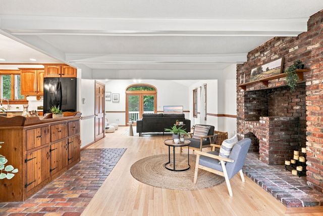 5 Regis Rd, Andover, MA 01810