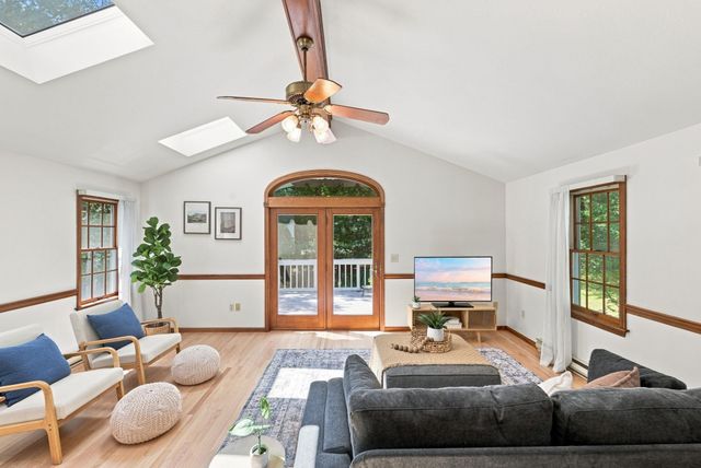 5 Regis Rd, Andover, MA 01810