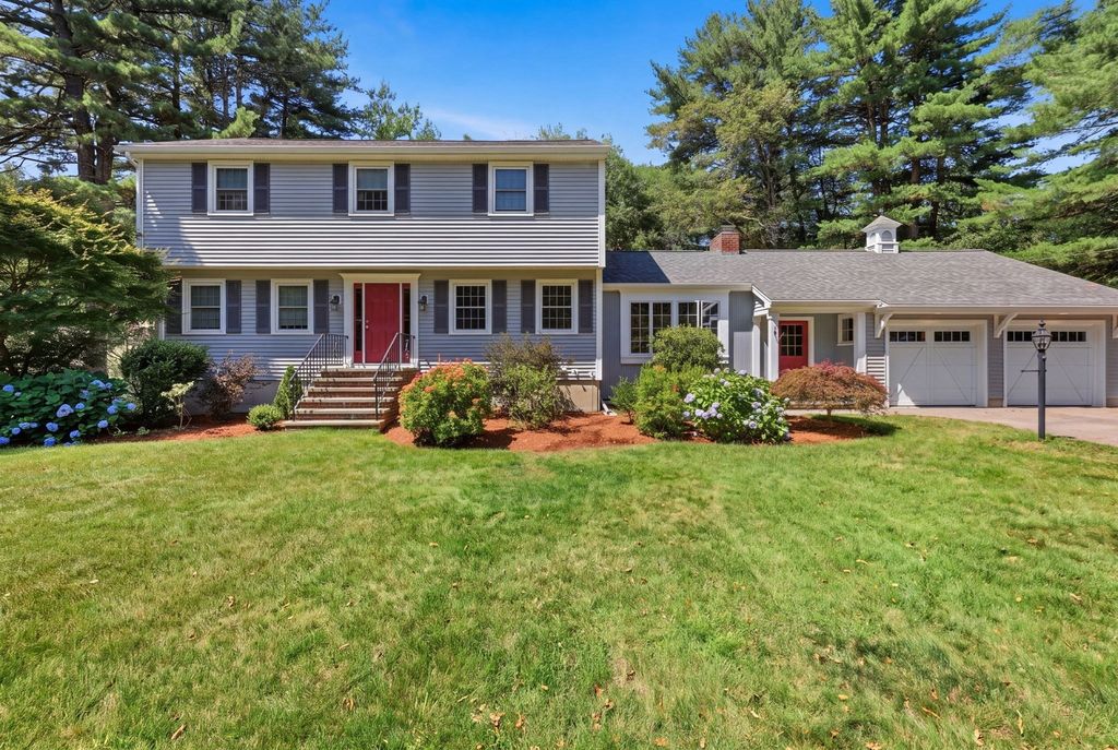 5 Regis Rd, Andover, MA 01810