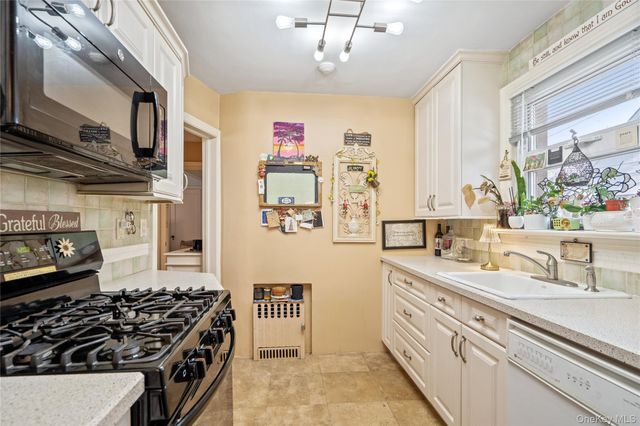 126 Oakland Avenue, West Hempstead, NY 11552