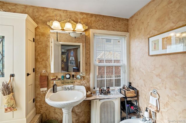 126 Oakland Avenue, West Hempstead, NY 11552