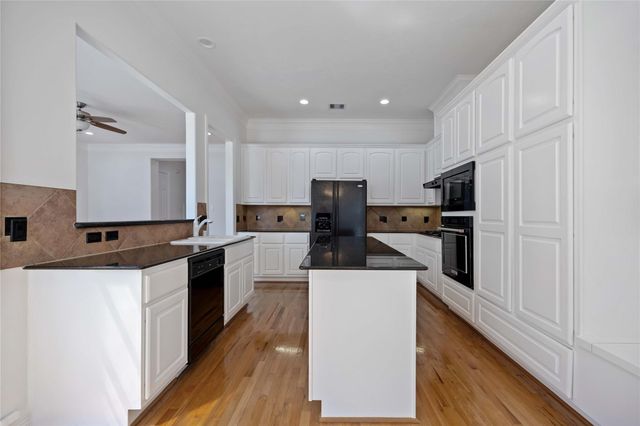 2827 Briarhurst Park, Houston, TX 77057