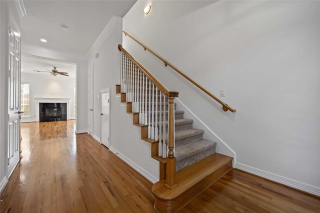 2827 Briarhurst Park, Houston, TX 77057