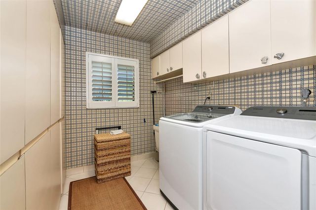 6976 COUNTRY LAKES CIRCLE, Sarasota, FL 34243