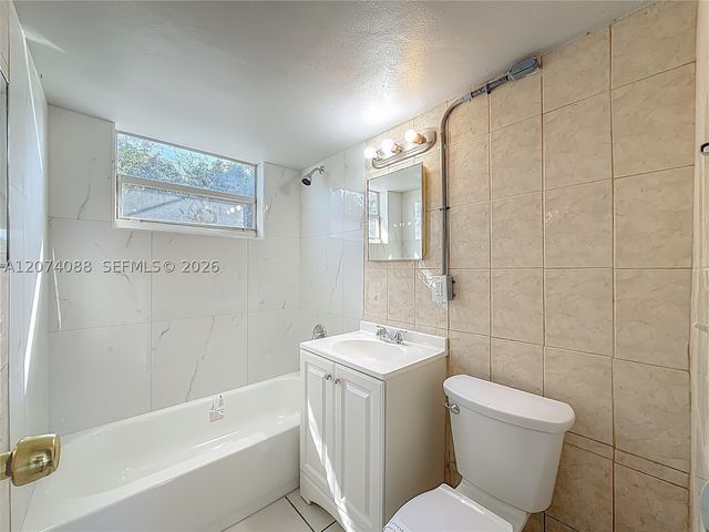 2408 NW 8th St, Pompano Beach, FL 33069
