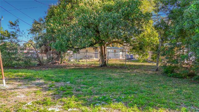 2408 NW 8th St, Pompano Beach, FL 33069