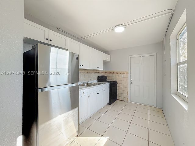 2408 NW 8th St, Pompano Beach, FL 33069