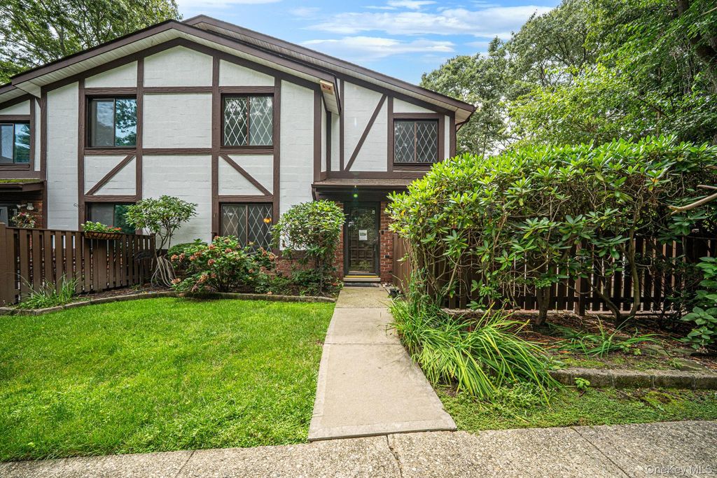 415 Clubhouse Court 51, Coram, NY 11727 — exterior