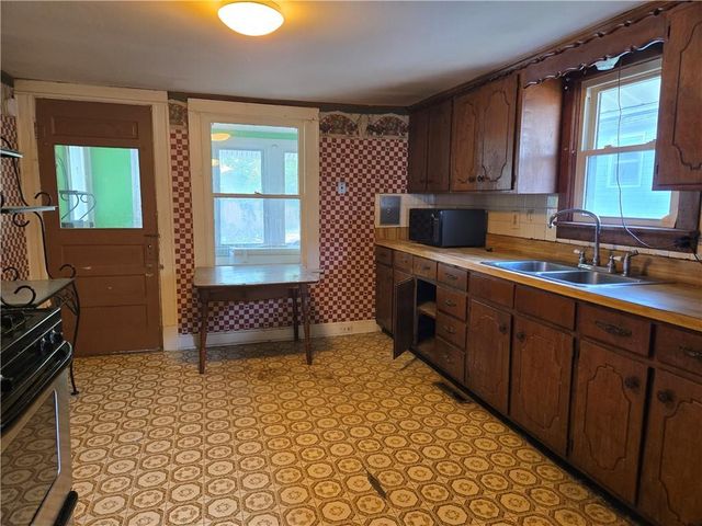 421 E Angus Street, Independence, MO 64055