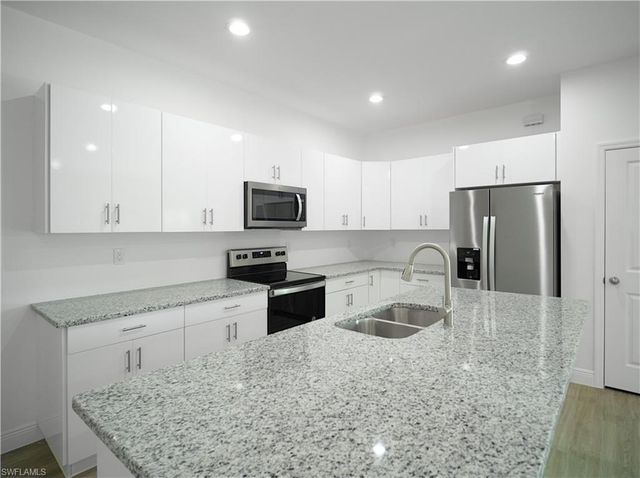 2102 Canton AVE, Alva, FL 33920