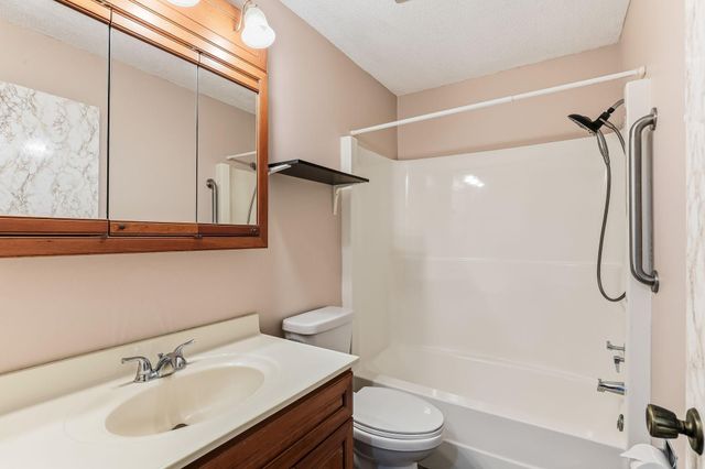 4101 Parklawn Avenue 104, Edina, MN 55435