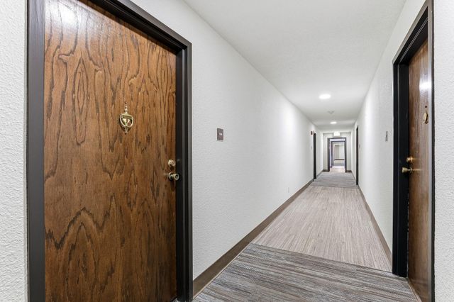 4101 Parklawn Avenue 104, Edina, MN 55435