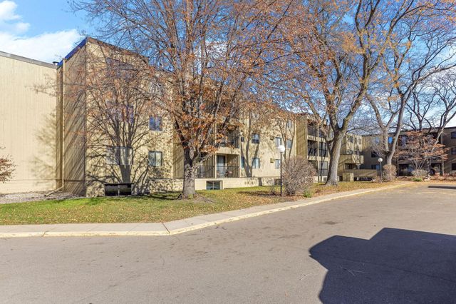 4101 Parklawn Avenue 104, Edina, MN 55435