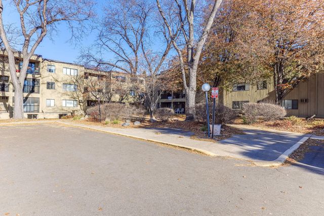 4101 Parklawn Avenue 104, Edina, MN 55435