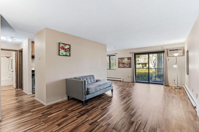 4101 Parklawn Avenue 104, Edina, MN 55435