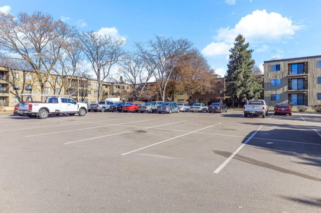 4101 Parklawn Avenue 104, Edina, MN 55435