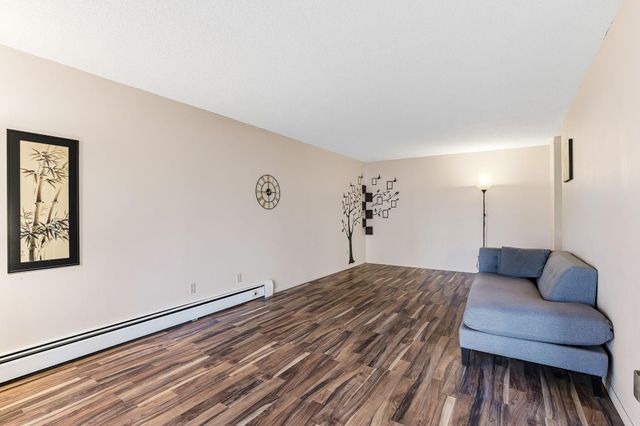 4101 Parklawn Avenue 104, Edina, MN 55435