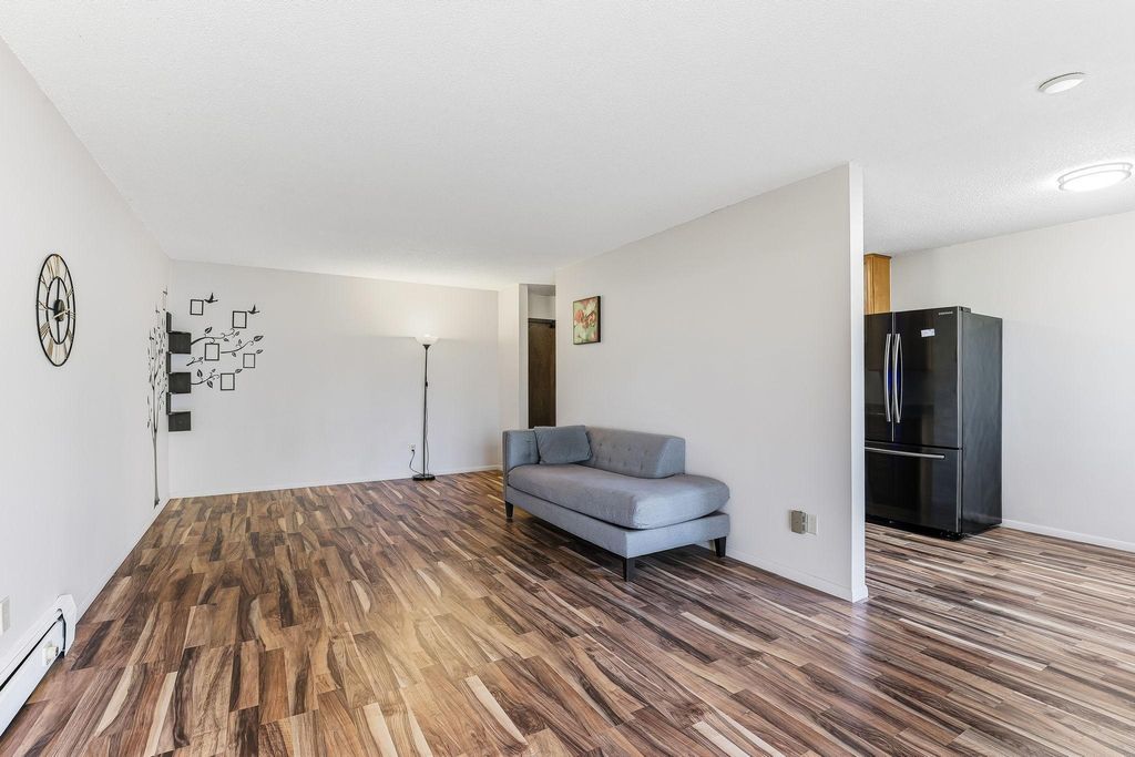 4101 Parklawn Avenue 104, Edina, MN 55435