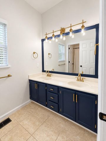 933 S Woodstone LN, Nashville, TN 37211