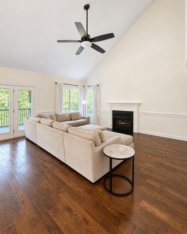 933 S Woodstone LN, Nashville, TN 37211