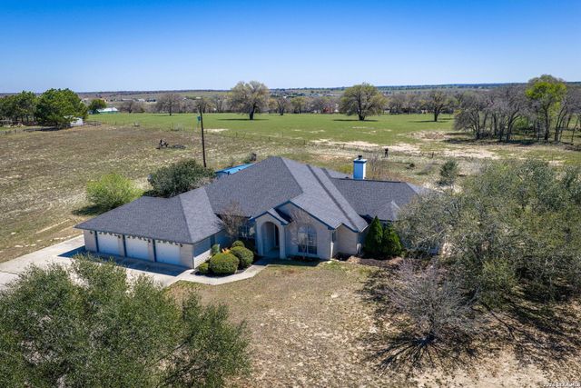 632 Lake Valley, La Vernia, TX 78121