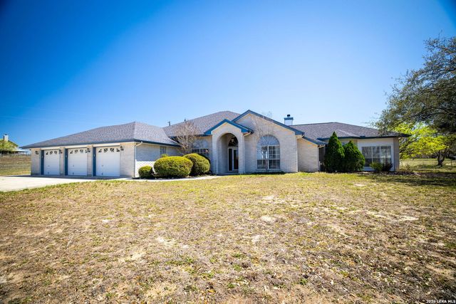632 Lake Valley, La Vernia, TX 78121