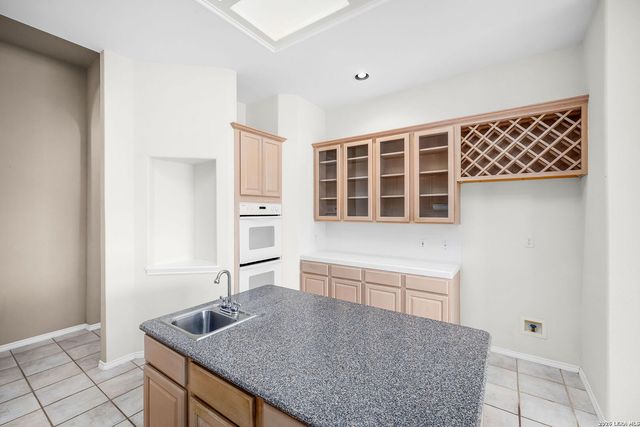 632 Lake Valley, La Vernia, TX 78121