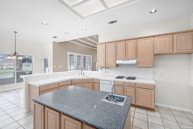 632 Lake Valley, La Vernia, TX 78121