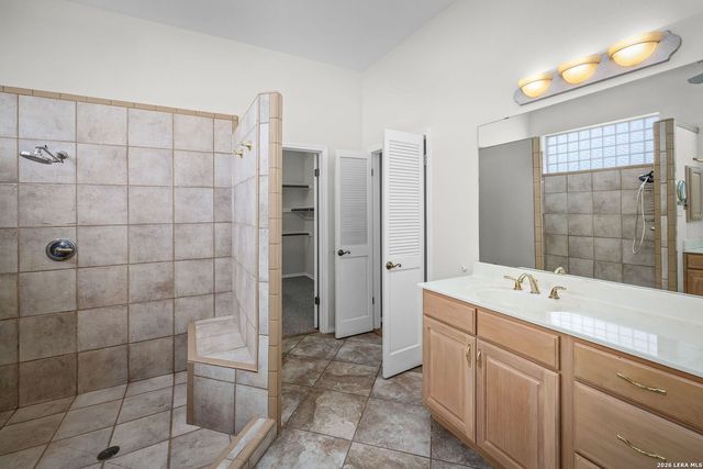 632 Lake Valley, La Vernia, TX 78121