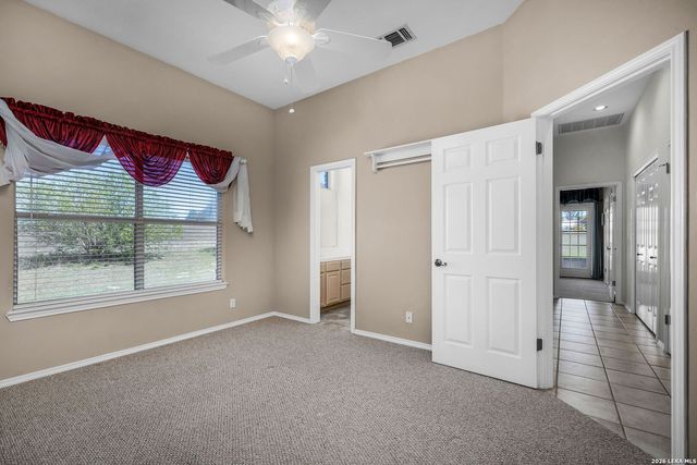 632 Lake Valley, La Vernia, TX 78121