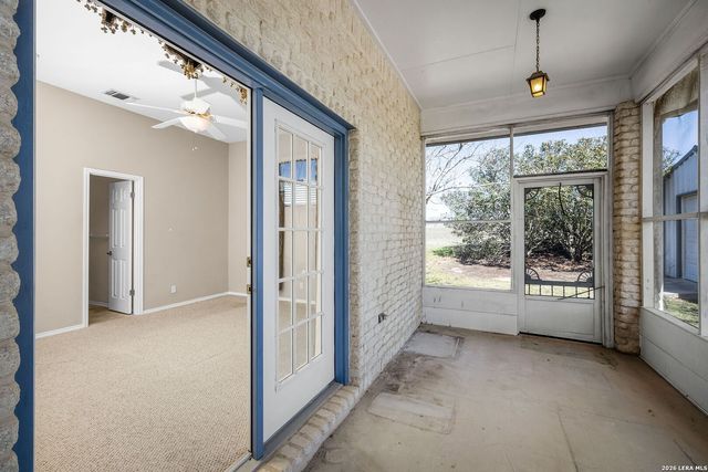 632 Lake Valley, La Vernia, TX 78121