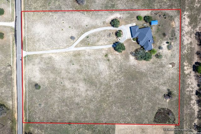 632 Lake Valley, La Vernia, TX 78121