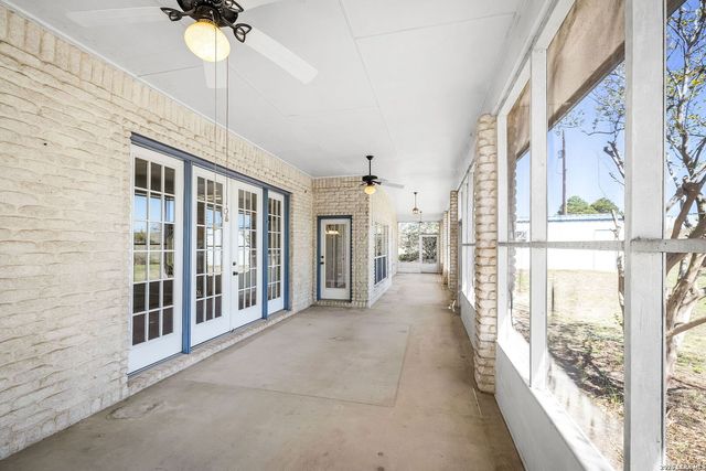 632 Lake Valley, La Vernia, TX 78121