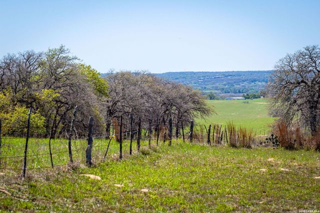 632 Lake Valley, La Vernia, TX 78121