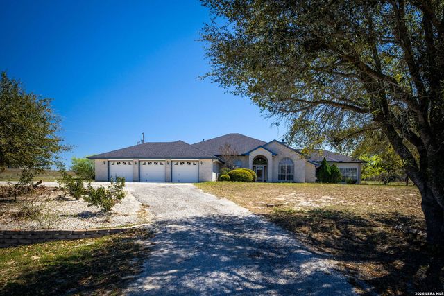 632 Lake Valley, La Vernia, TX 78121