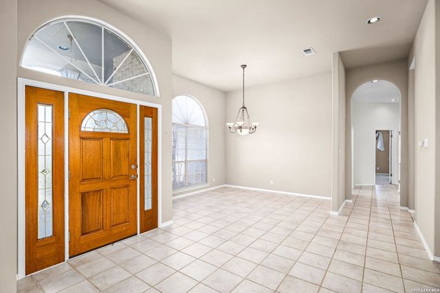 632 Lake Valley, La Vernia, TX 78121