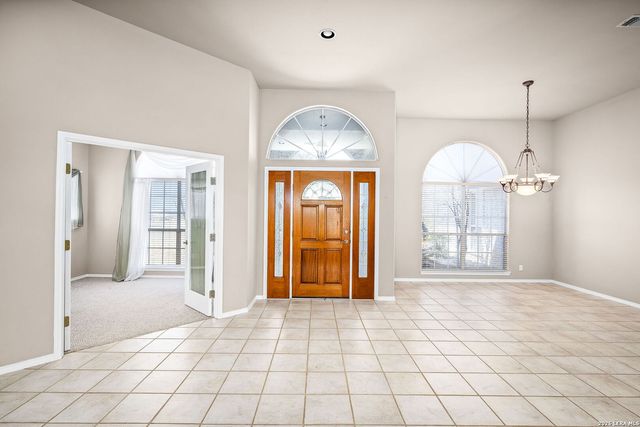 632 Lake Valley, La Vernia, TX 78121