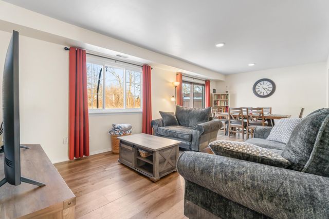 8323 Fairbanks Street 3e, Crown Point, IN 46307