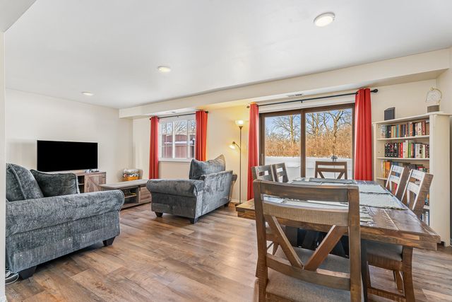 8323 Fairbanks Street 3e, Crown Point, IN 46307