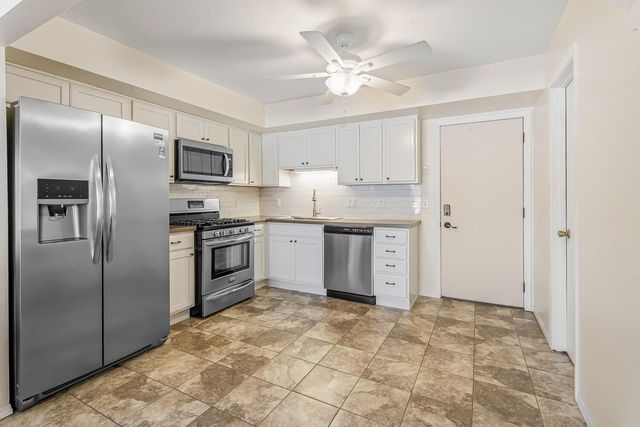 8323 Fairbanks Street 3e, Crown Point, IN 46307