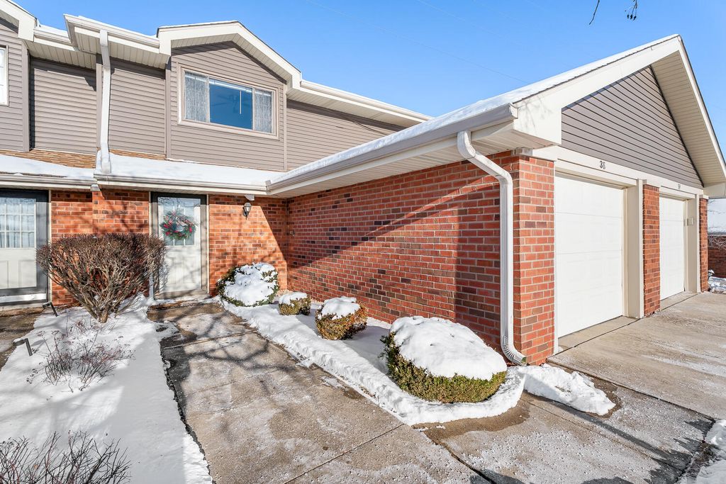 8323 Fairbanks Street 3e, Crown Point, IN 46307