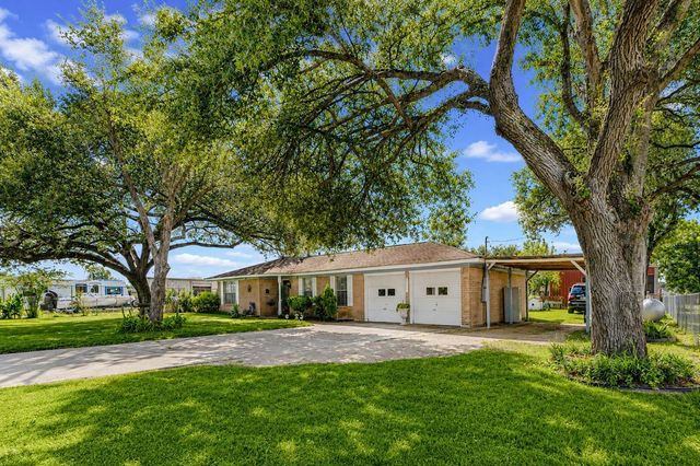 5831 Fm 2218 Road, Pleak, TX 77469