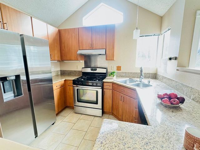 161 Seaway Ct, Hercules, CA 94547