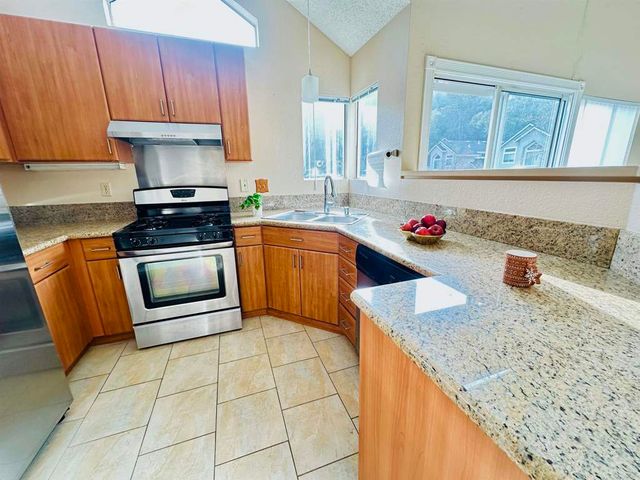 161 Seaway Ct, Hercules, CA 94547