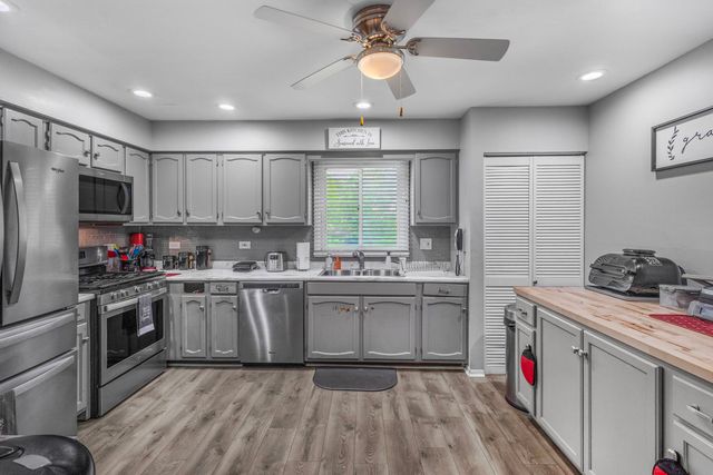 22757 Lakeshore Drive, Richton Park, IL 60471