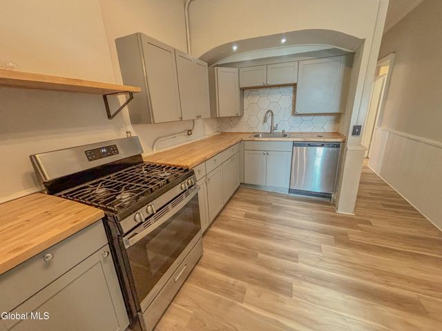 2425 5th Avenue, Troy, NY 12180